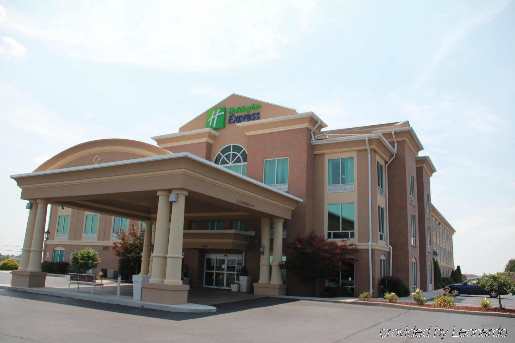 Holiday Inn Express Hotel & Suites Richmond, An Ihg Hotel Exterior photo